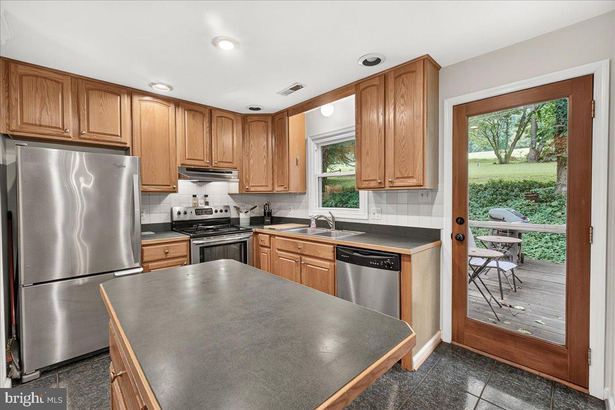 6144 Mt Phillip Road Frederick, MD 21703 - Photo 16 of 32 Kitchen