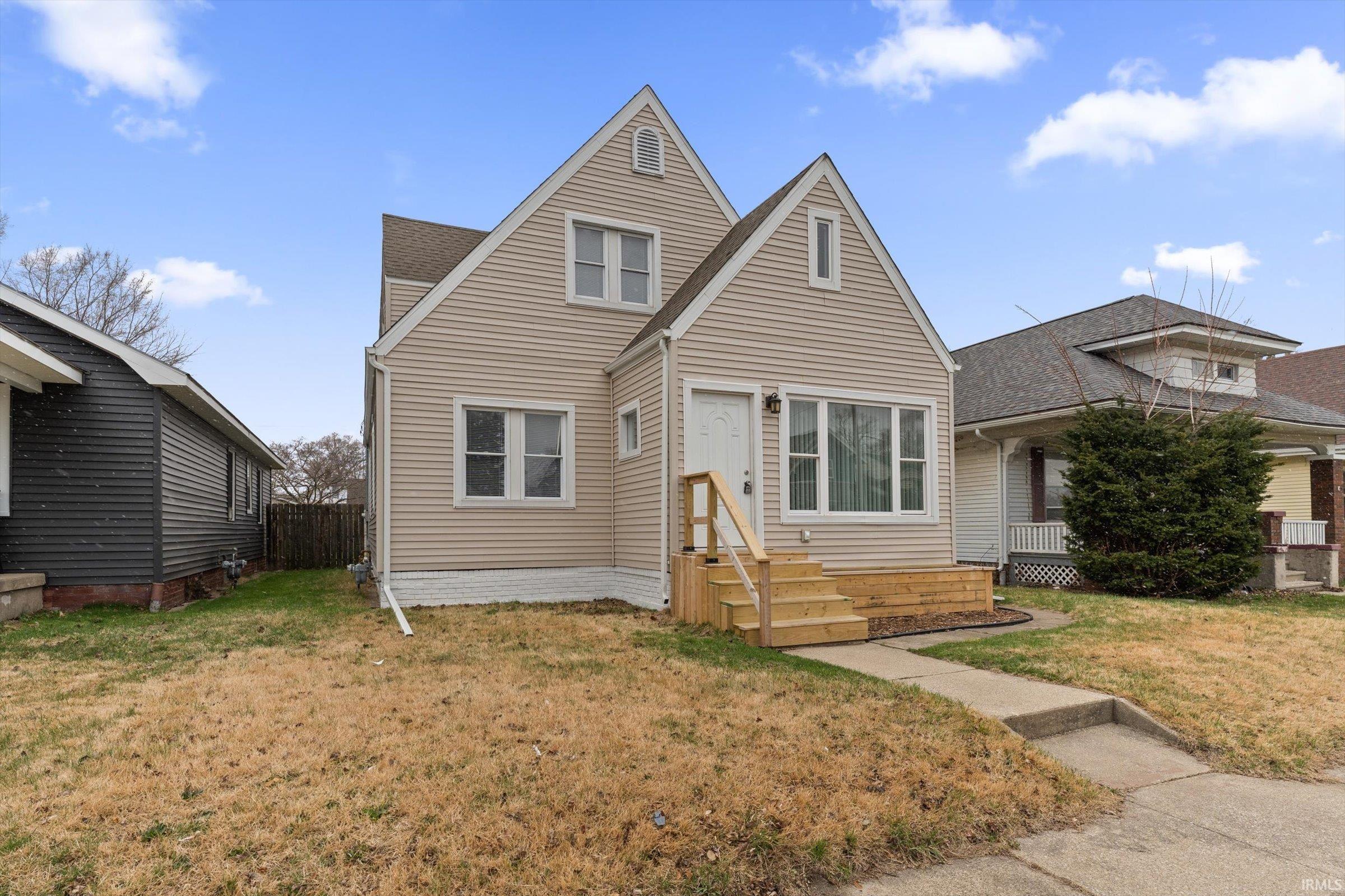 1621 Magnolia Street South Bend, IN 46613 - Photo 1 of 22