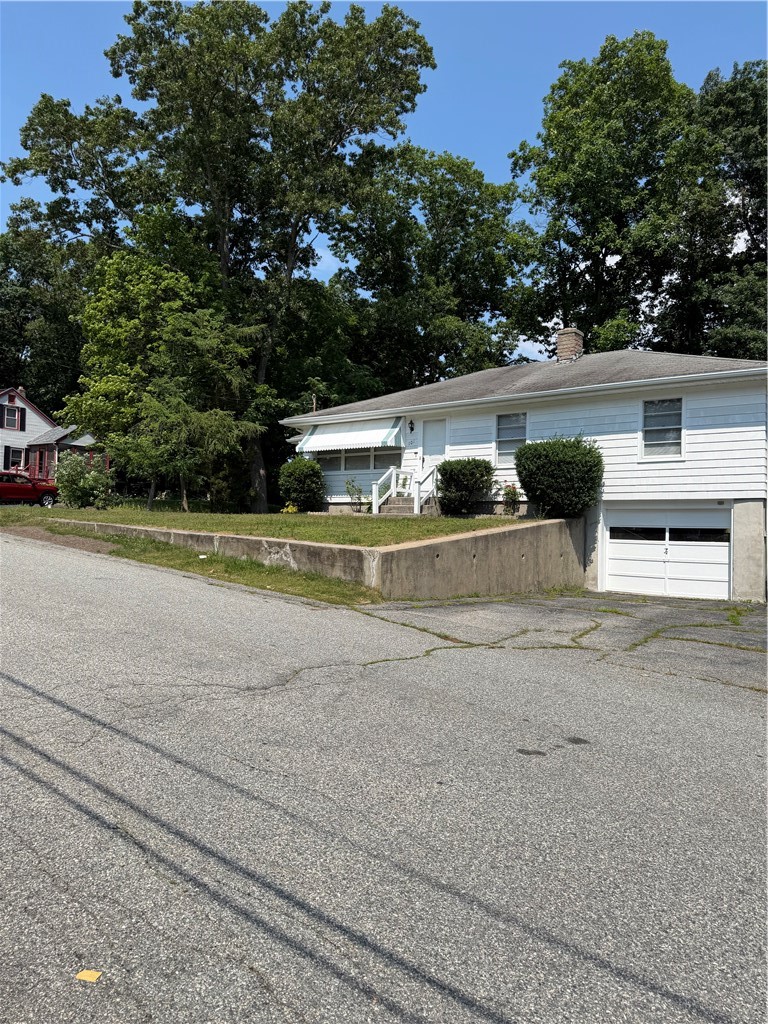 101 Iroquois Road Cumberland, RI 02864 - Photo 2 of 33