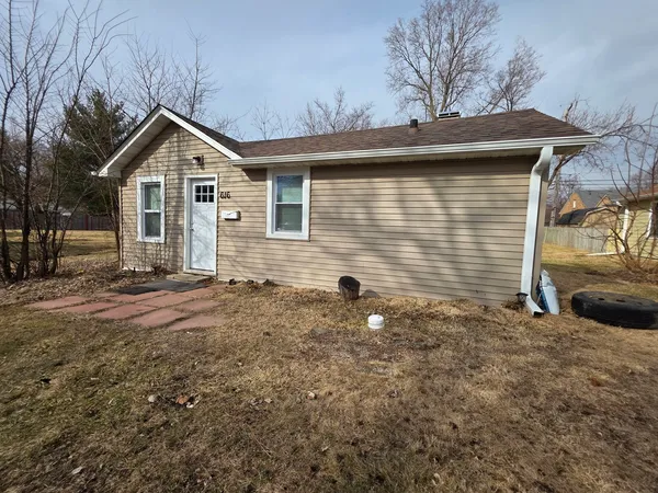 $169,900 | 616 Glenwood Avenue, Elgin, IL 60120