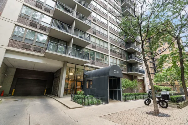 $2,500 | 2740 North Pine Grove Avenue, Unit 17B, Chicago, IL 60614
