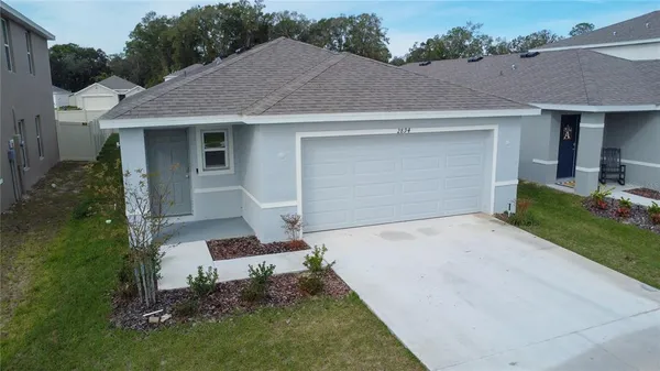 a front view of house with yard