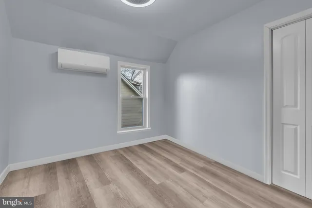 a view of empty room with window