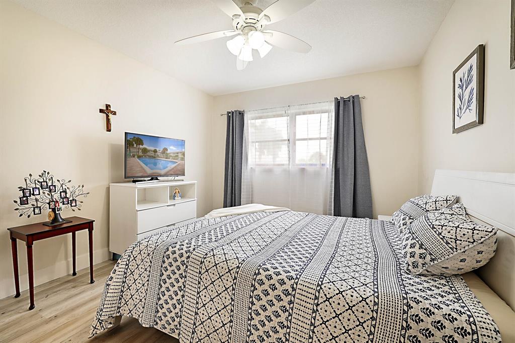 1951 Northeast 39th Street, Unit 343 Lighthouse Point, FL 33064 - Photo 19 of 28 a bedroom with a bed and a television