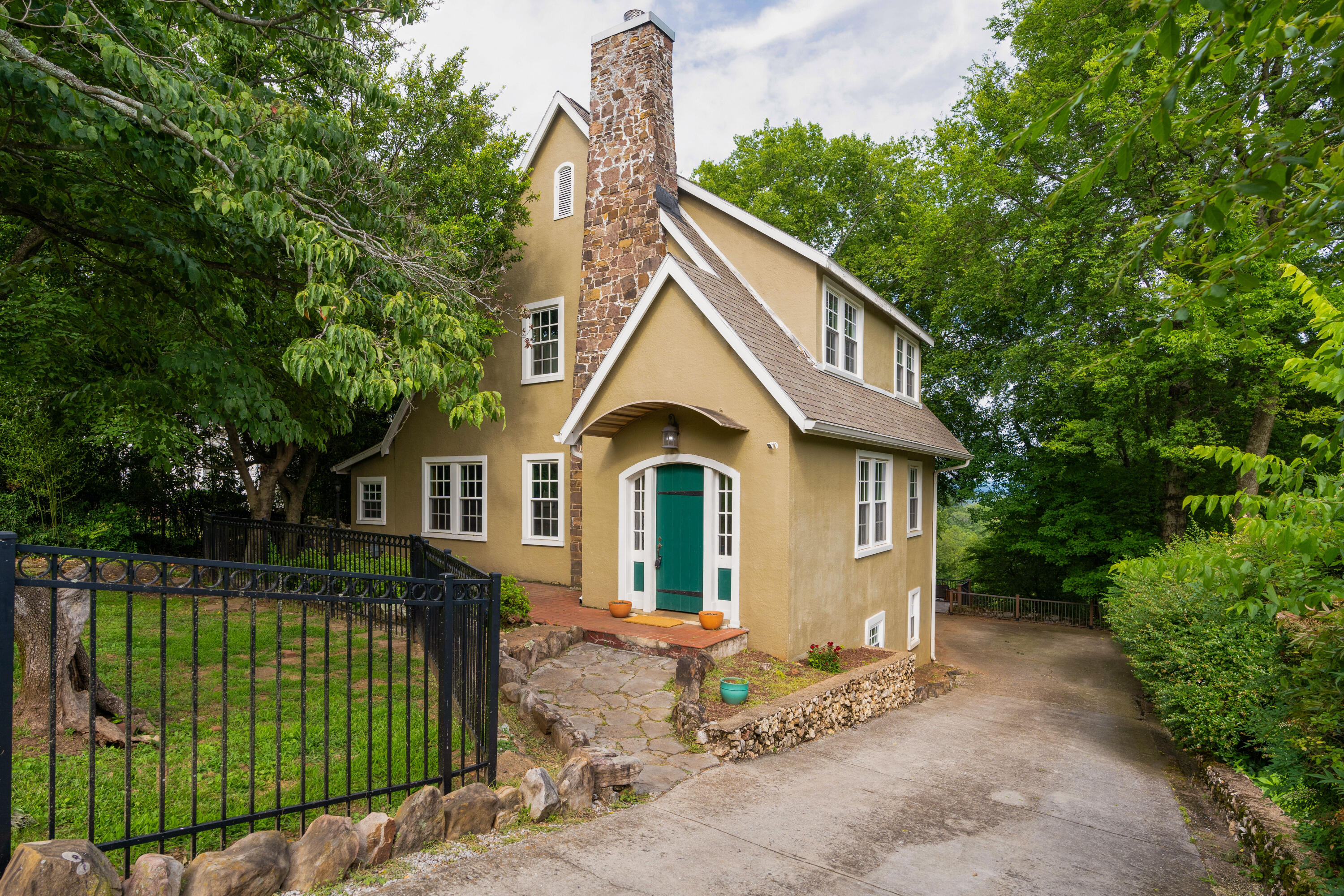 82 South Crest Road Chattanooga, TN 37404 - Photo 1 of 67 14 - 82 South Crest Rd - Exterior