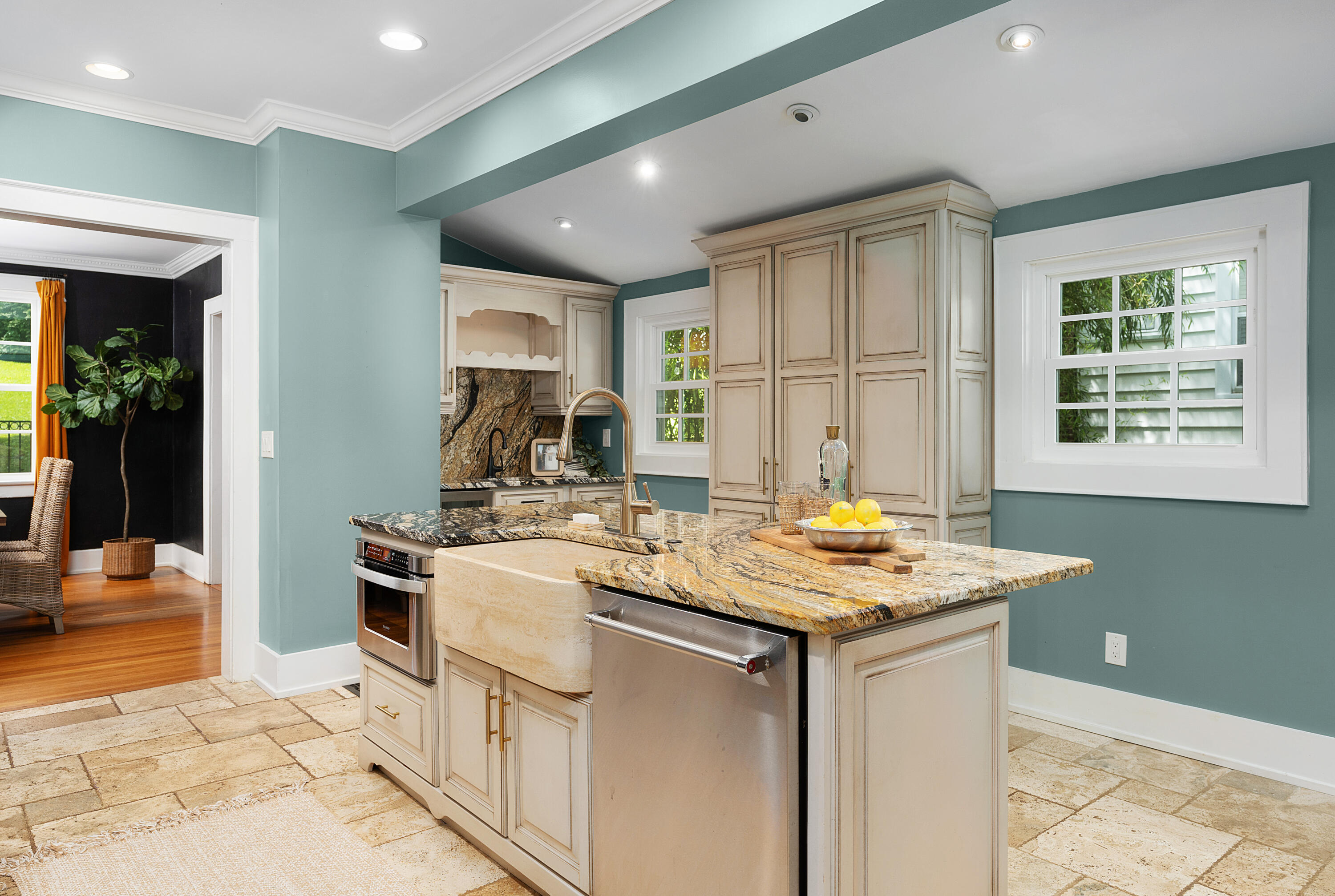 82 South Crest Road Chattanooga, TN 37404 - Photo 17 of 67 44 - 82 South Crest Rd - Interior