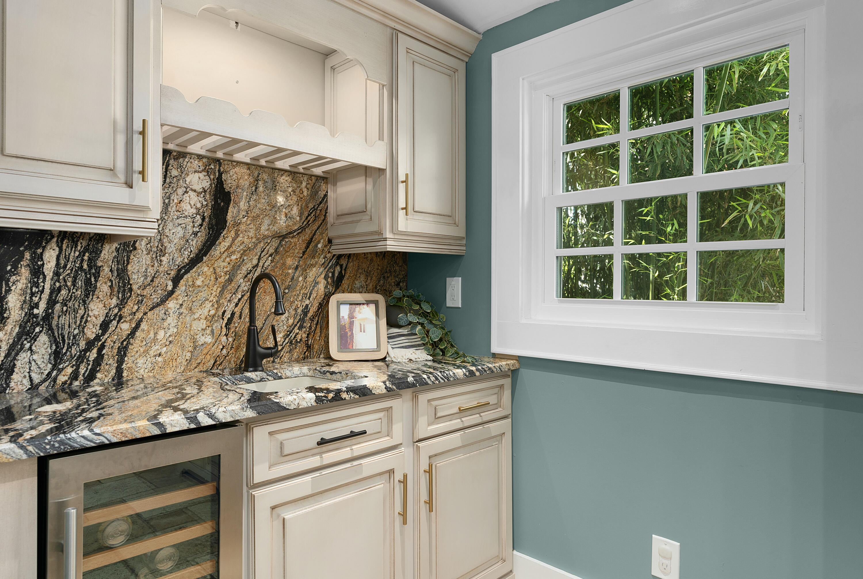 82 South Crest Road Chattanooga, TN 37404 - Photo 18 of 67 45 - 82 South Crest Rd - Interior