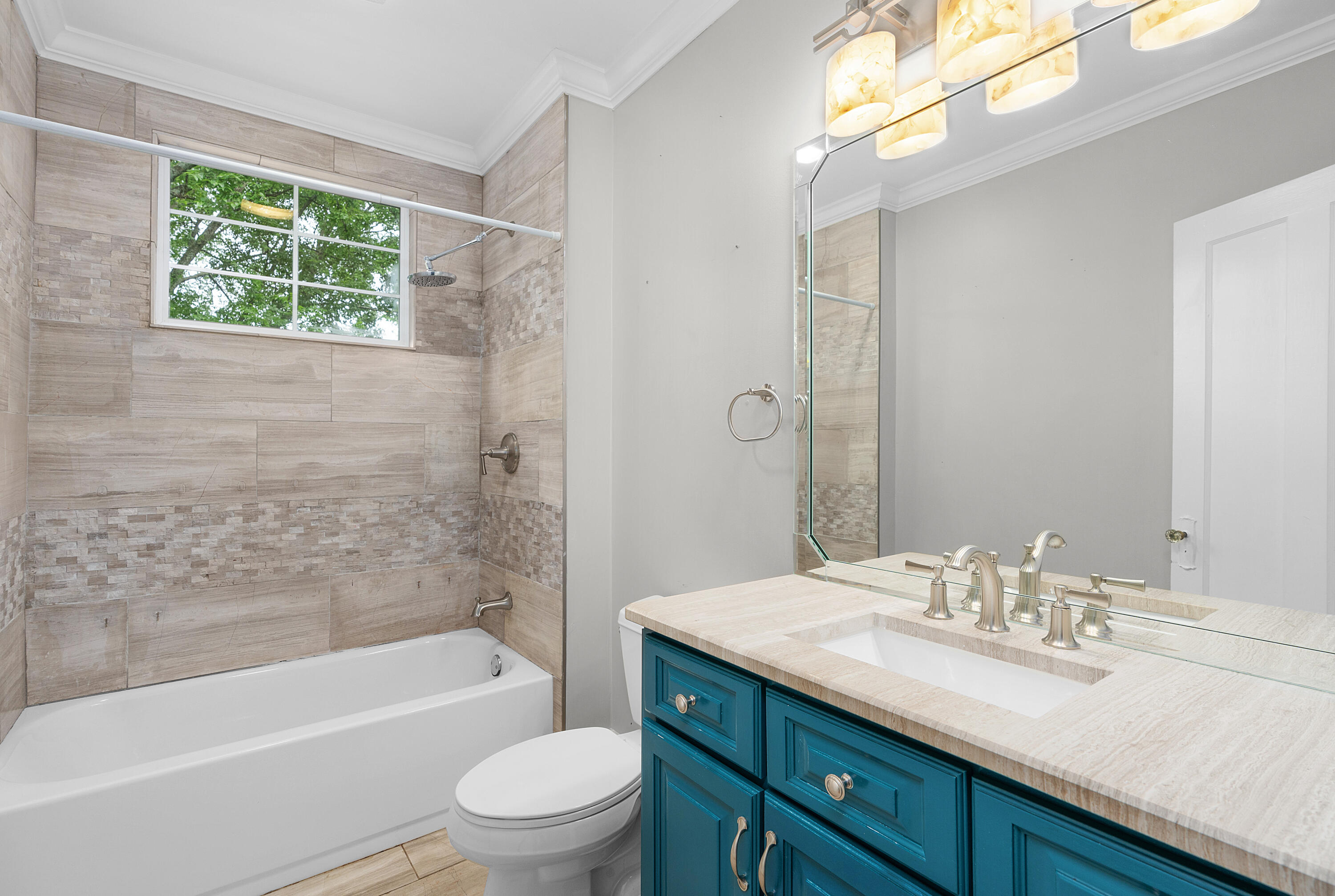 82 South Crest Road Chattanooga, TN 37404 - Photo 36 of 67 63 - 82 South Crest Rd - Interior