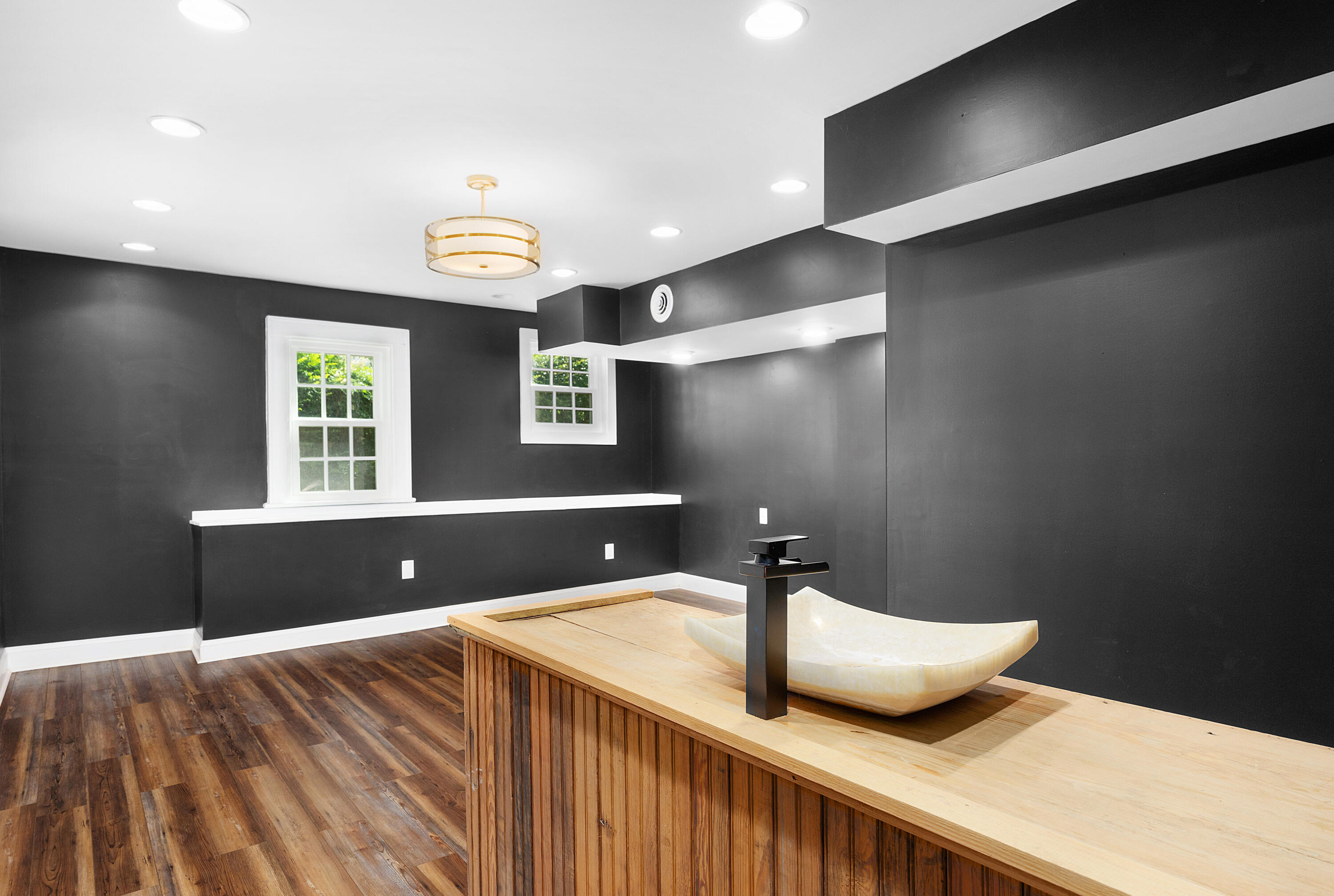 82 South Crest Road Chattanooga, TN 37404 - Photo 40 of 67 70 - 82 South Crest Rd - Interior