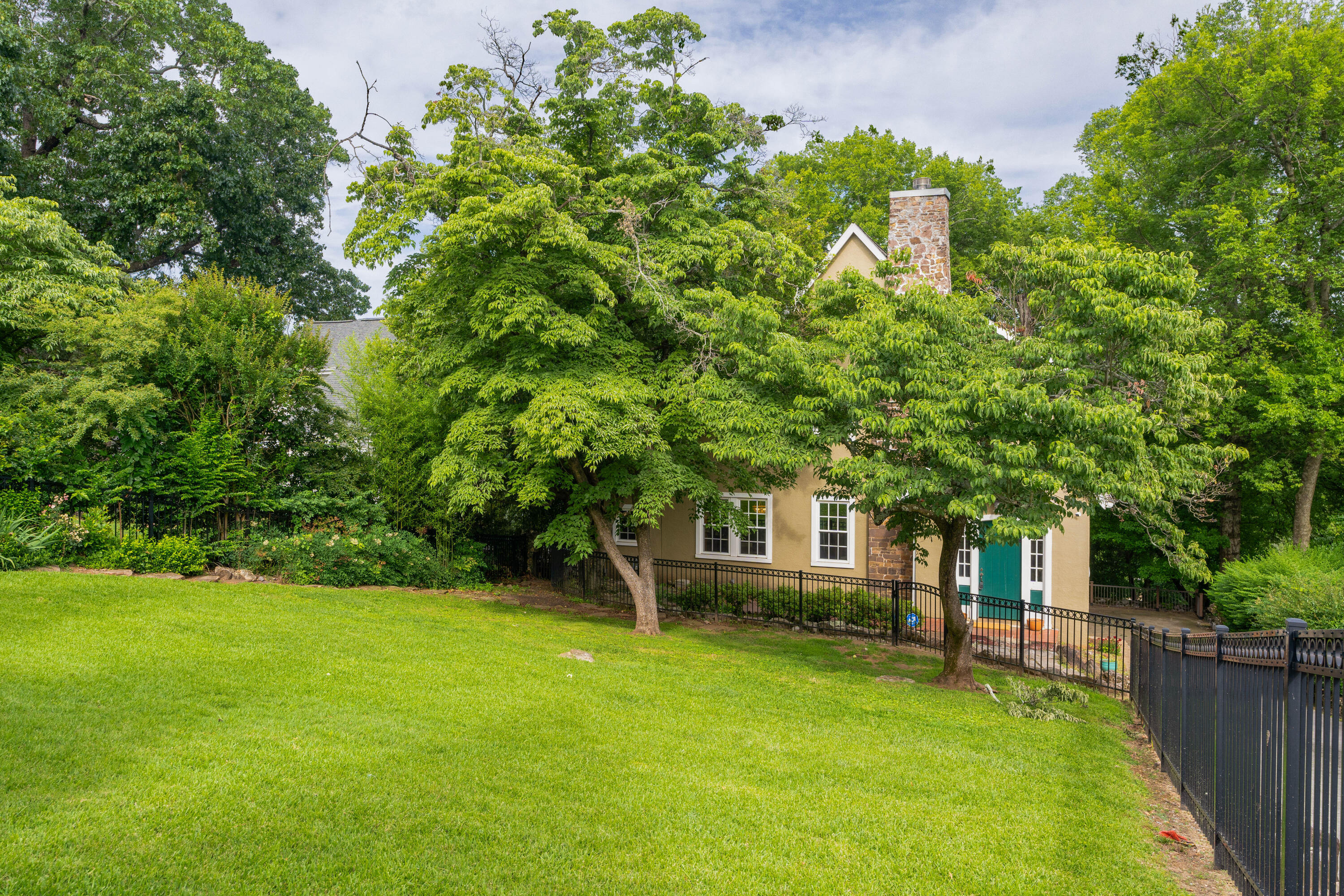 82 South Crest Road Chattanooga, TN 37404 - Photo 6 of 67 16 - 82 South Crest Rd - Exterior