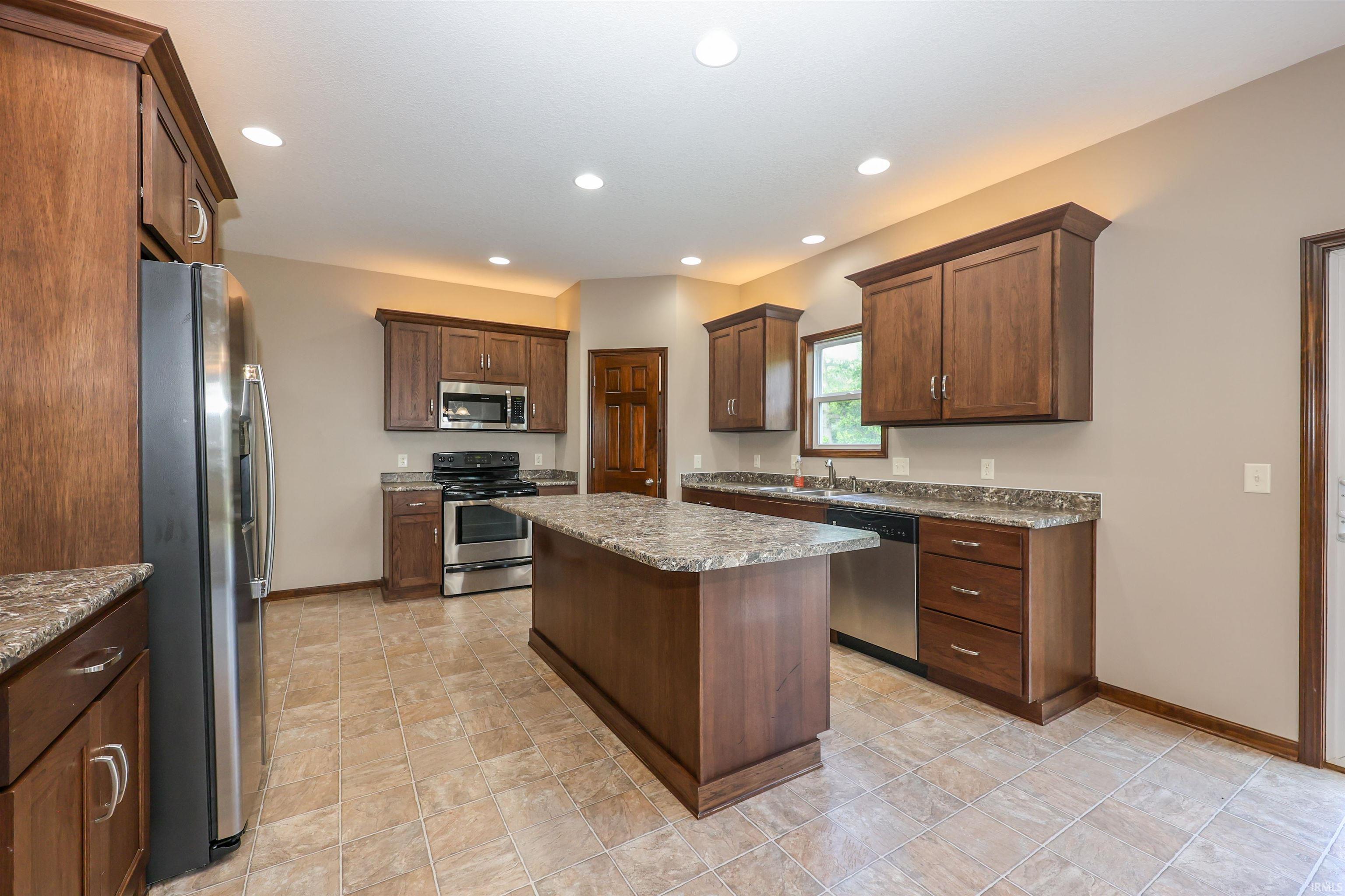 11919 Edgerton Road New Haven, IN 46774 - Photo 14 of 41