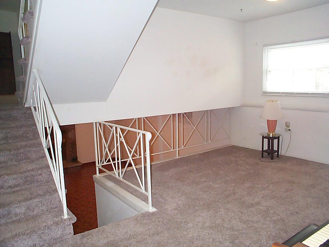 4432 Danforth Road Columbus, OH 43224 - Photo 3 of 26 Family room on entry level
