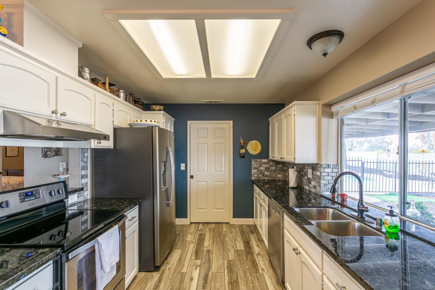 16290 Karen Road Madera, CA 93636 - Photo 6 of 33 Gallery Image 6
