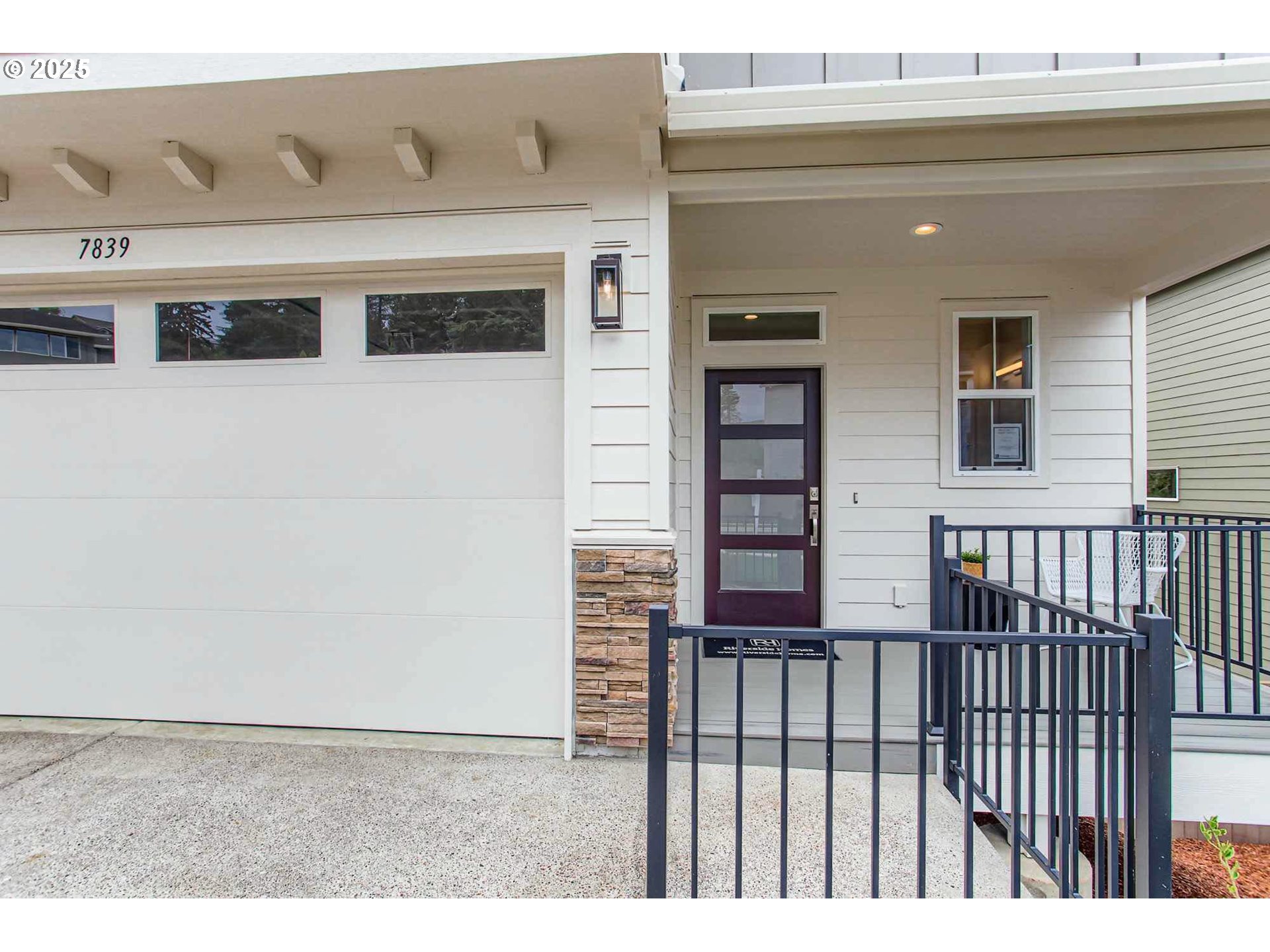 7839 Southwest Thornbridge Terrace, Unit 10 Beaverton, OR 97007 - Photo 2 of 35 Porch