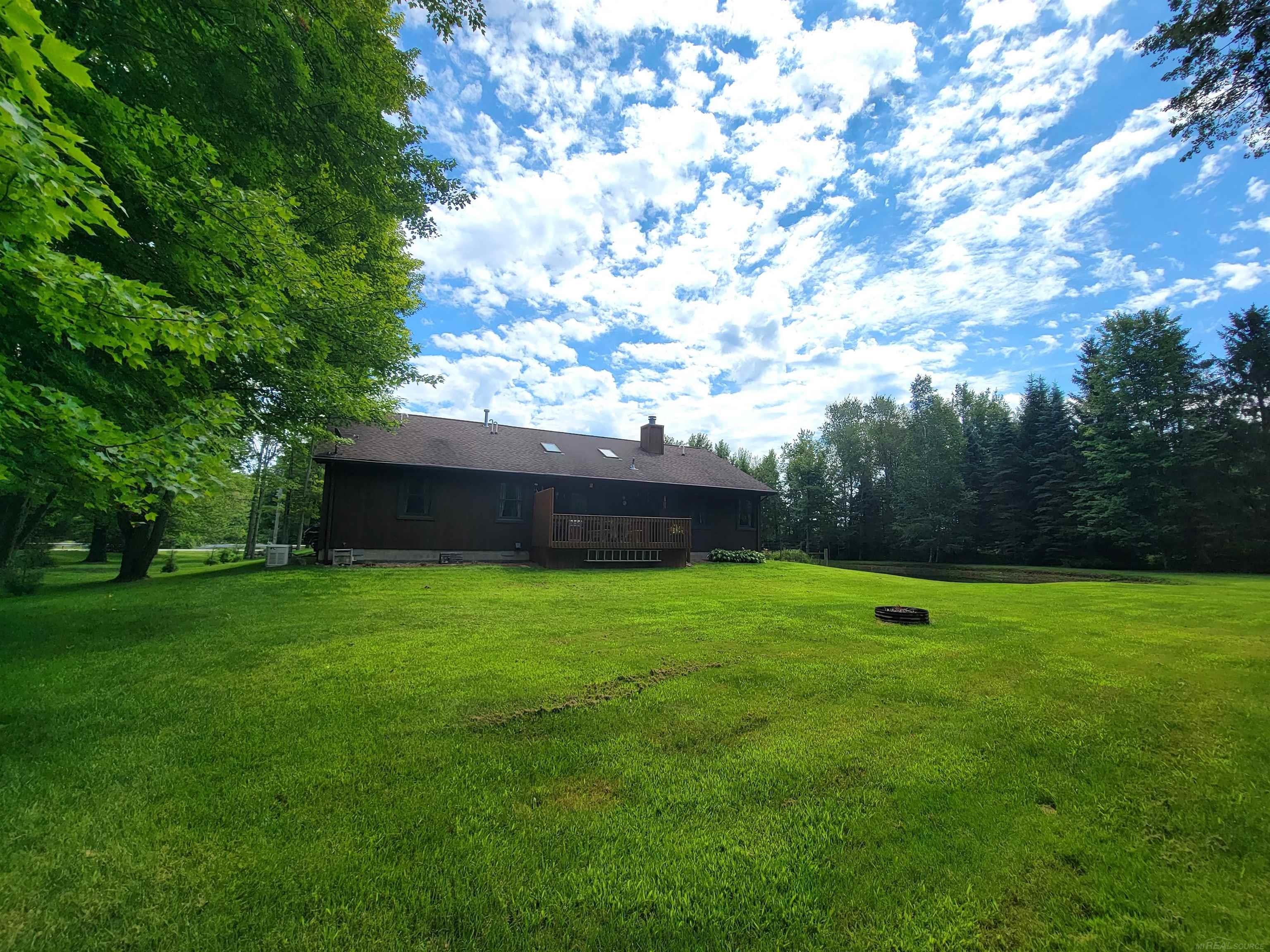 1045 North Lakeshore Road Port Sanilac, MI 48469 - Photo 28 of 33 50086909-27.JPG