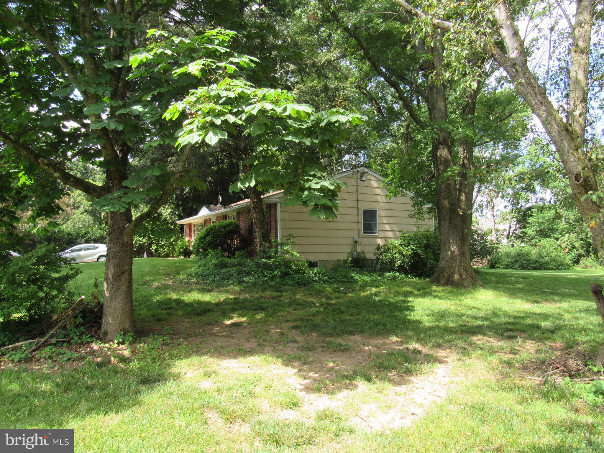9 Cherokee Road Doylestown, PA 18901 - Photo 4 of 30 Side Yard