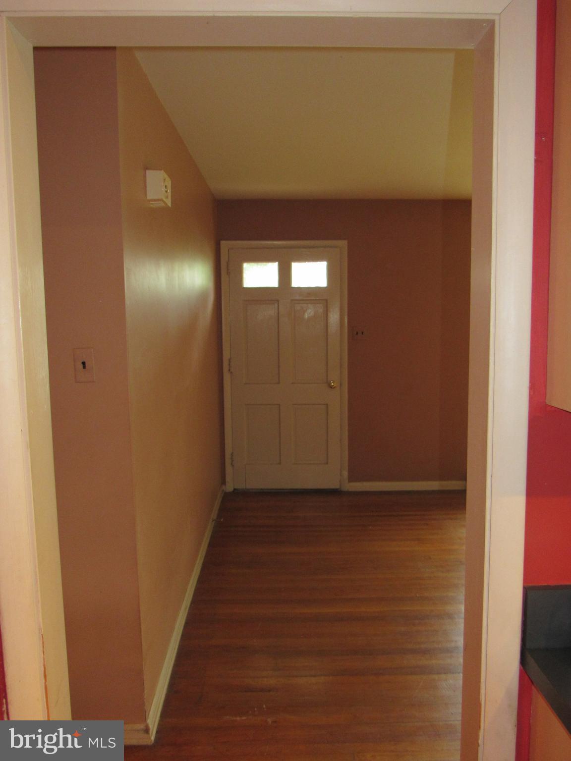 9 Cherokee Road Doylestown, PA 18901 - Photo 6 of 30 Front Entry