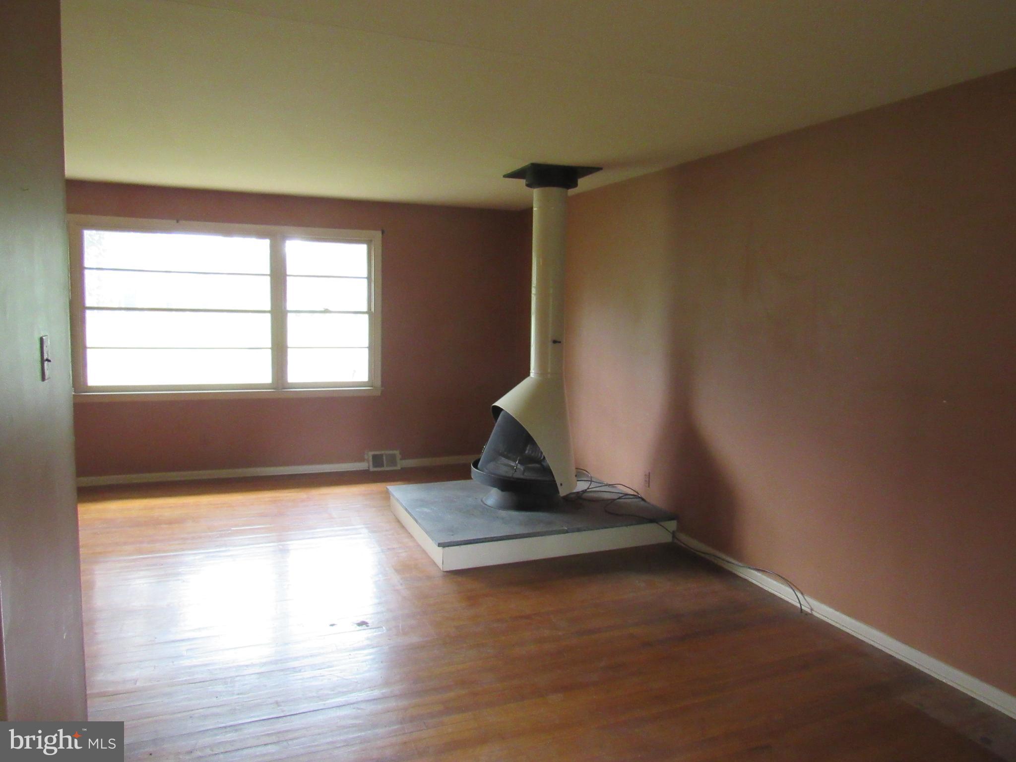 9 Cherokee Road Doylestown, PA 18901 - Photo 8 of 30 Living Room