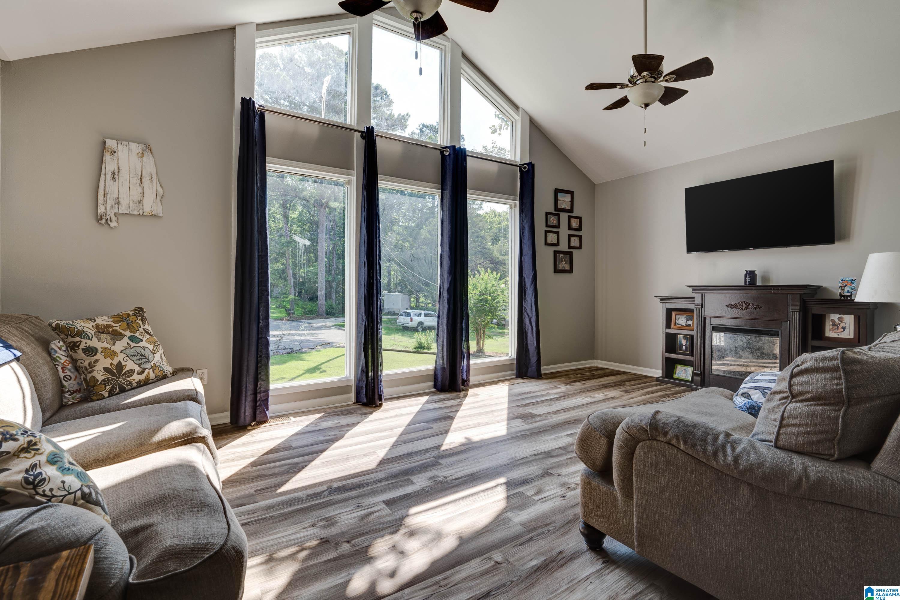 281 Fran Drive Alabaster, AL 35007 - Photo 2 of 29
