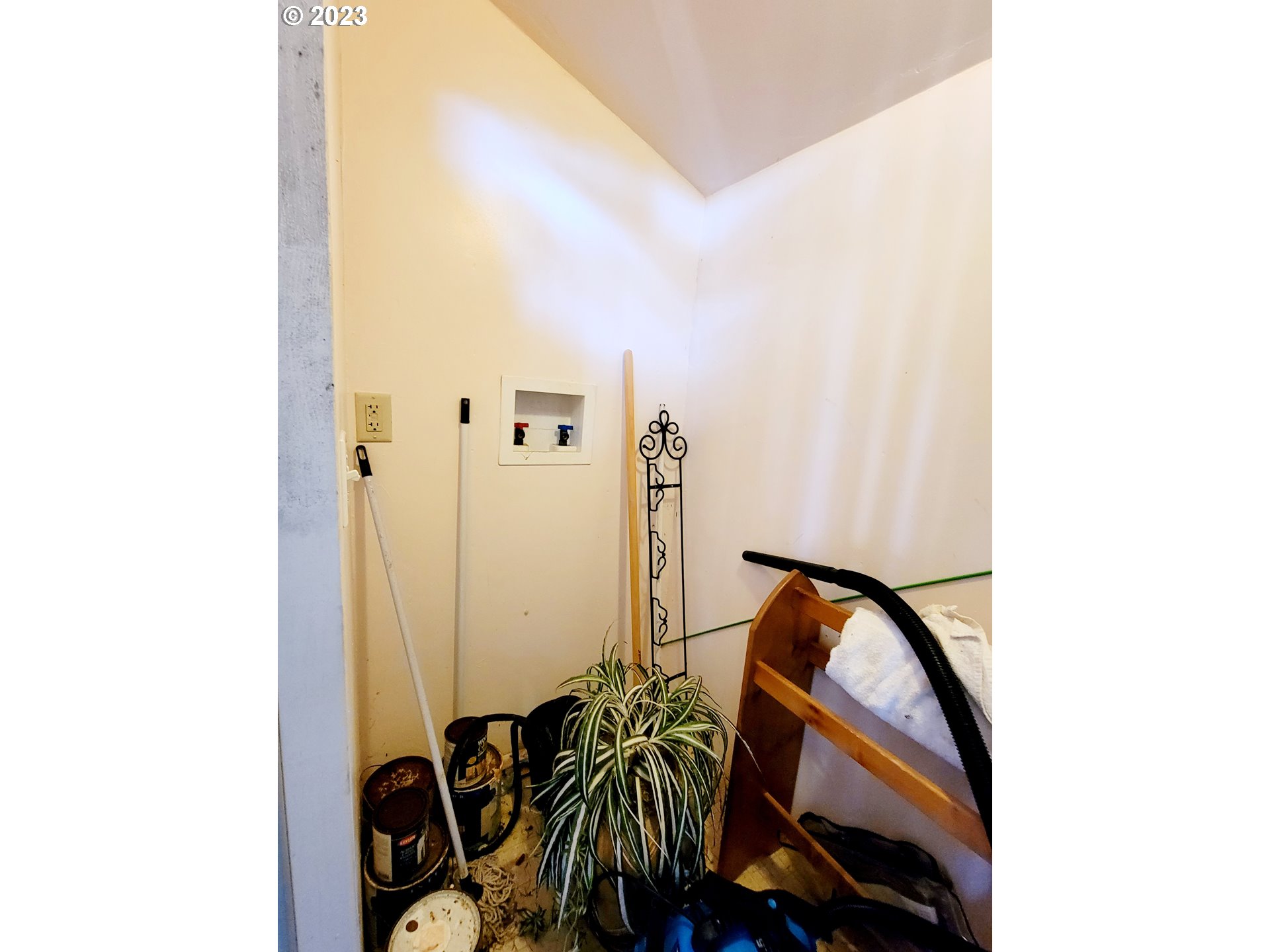 19921 Whaleshead Road, Unit T6 Brookings, OR 97415 - Photo 34 of 42 Laundry