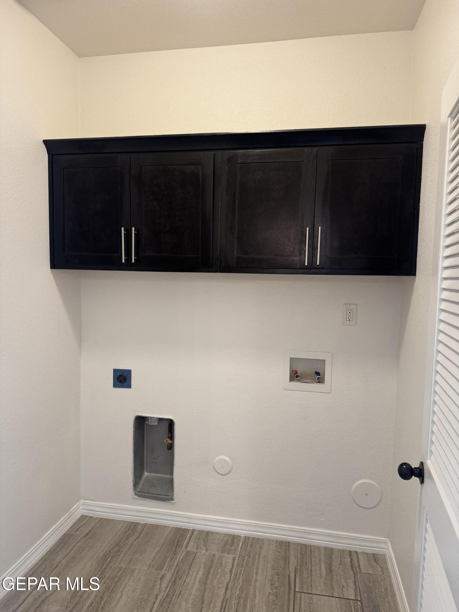 412 Indigo Court El Paso, TX 79932 - Photo 27 of 53 a view of a livingroom with an empty space