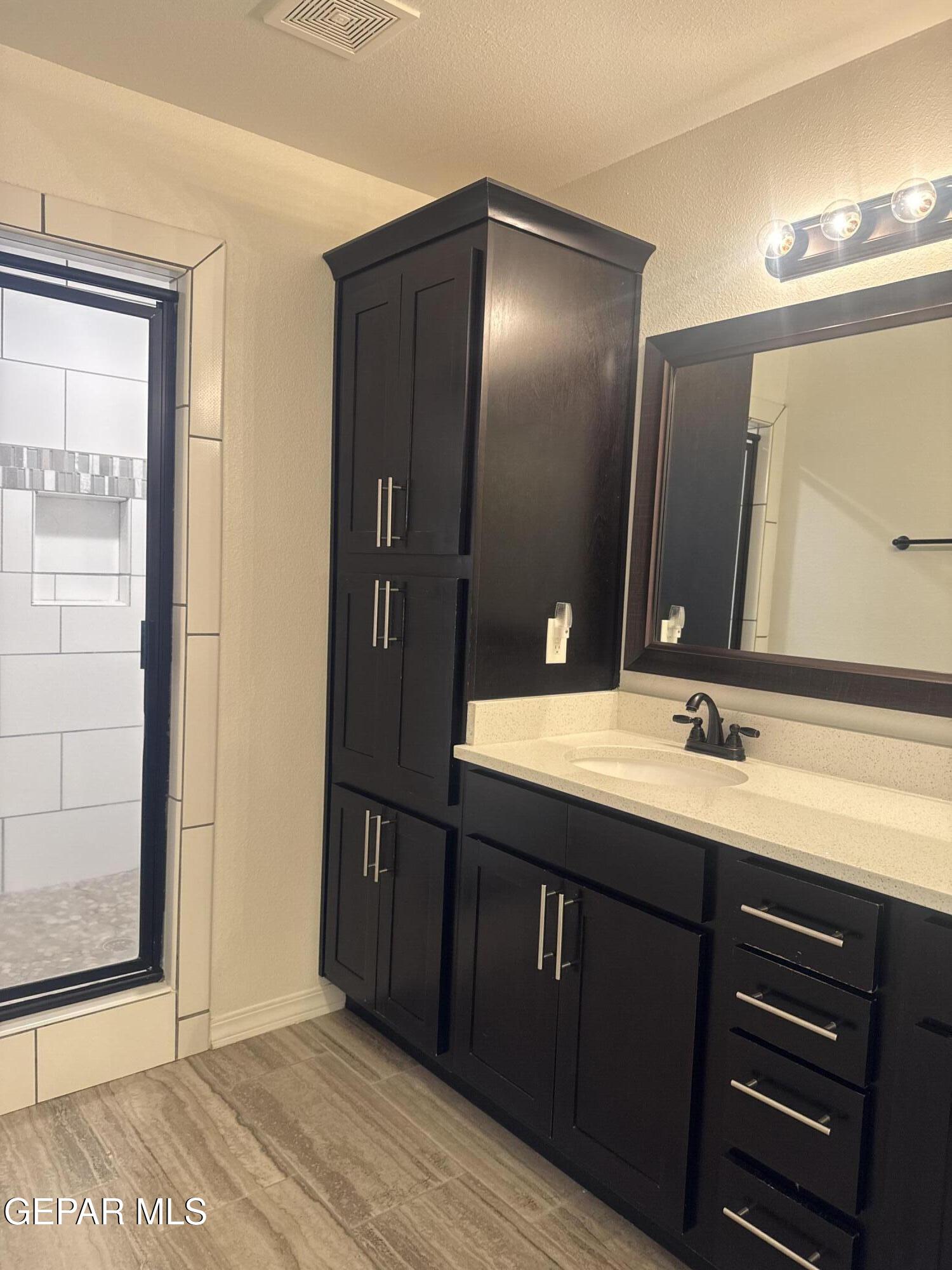 412 Indigo Court El Paso, TX 79932 - Photo 33 of 53 a bathroom with a double vanity sink and mirror