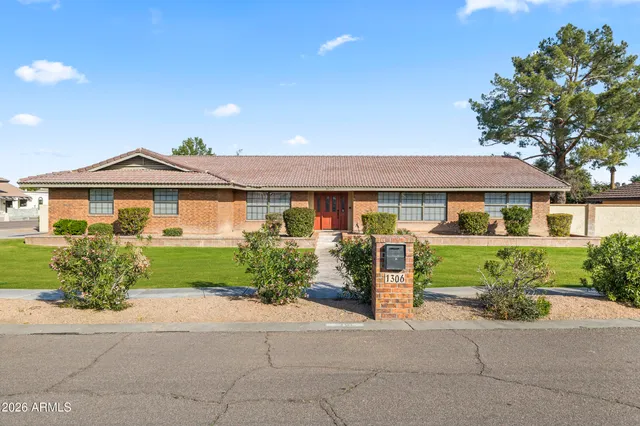 $3,250 | 1306 East La Vieve Lane, Tempe, AZ 85284