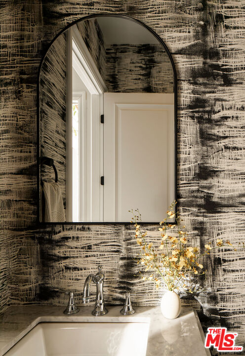 6434 Colgate Avenue Los Angeles, CA 90048 - Photo 10 of 24