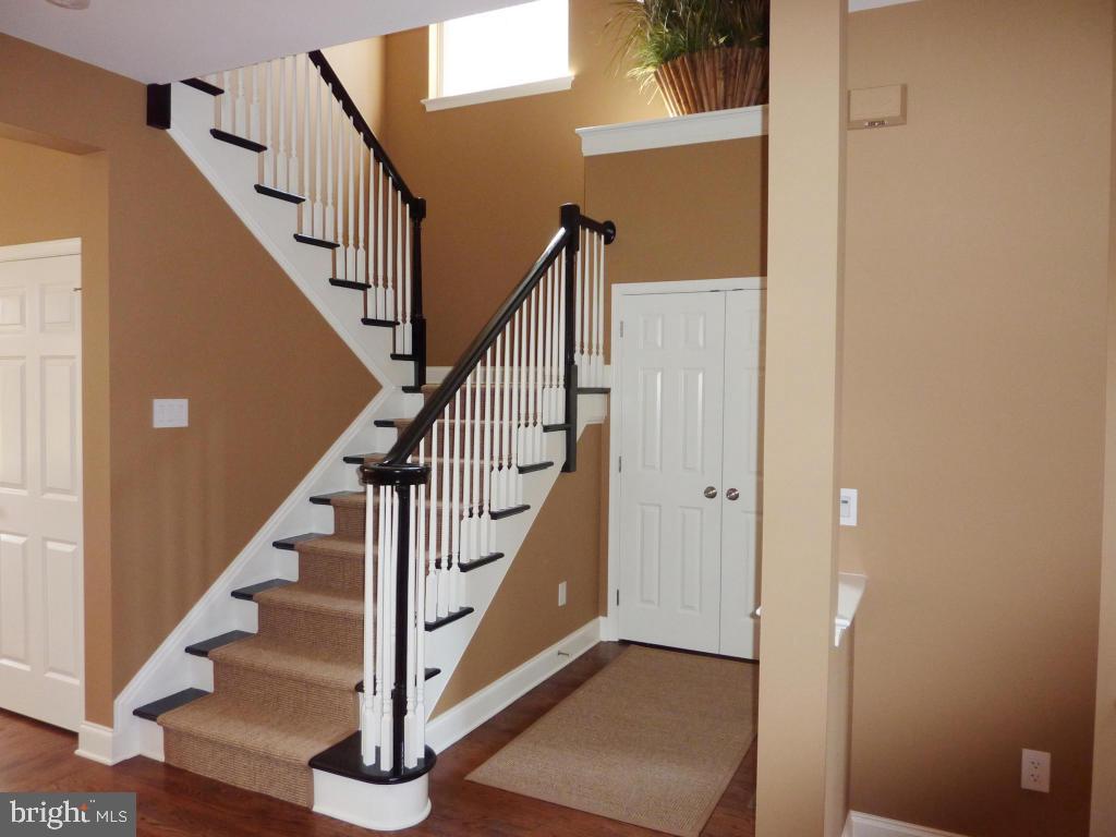1008 Laureldale Court Lititz, PA 17543 - Photo 5 of 51
