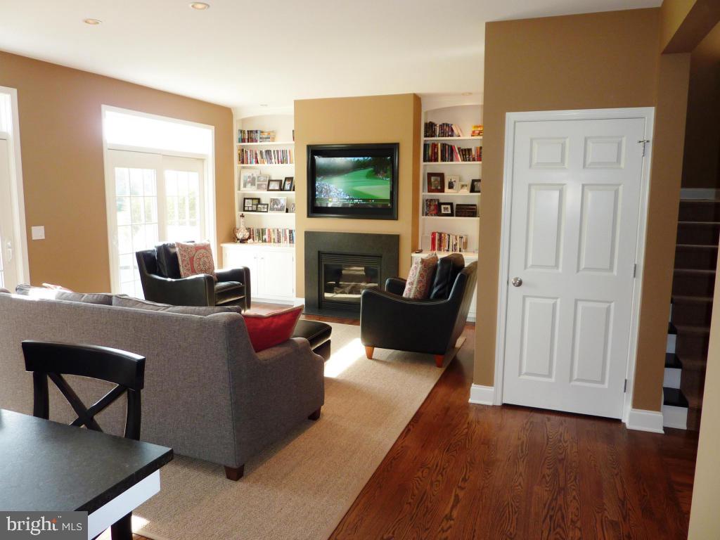 1008 Laureldale Court Lititz, PA 17543 - Photo 7 of 51
