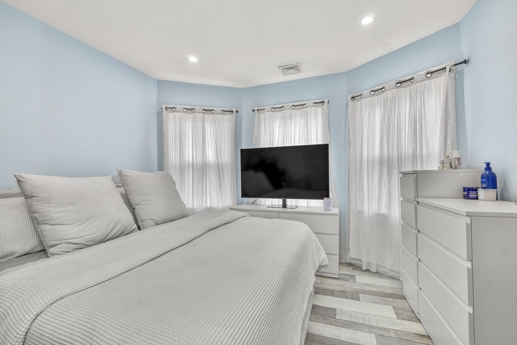 61 Shepton Street Boston, MA 02124 - Photo 19 of 38 a hotel room with a bed and a television