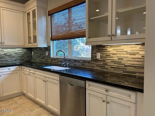 5200 Breakers Way Oxnard, CA 93035 - Photo 23 of 75 a kitchen with stainless steel appliances granite countertop a sink and cabinets