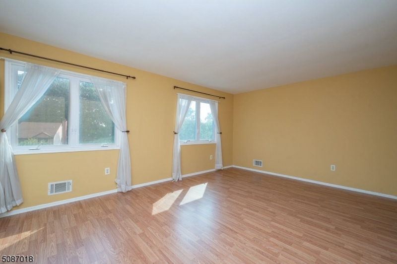 129 Patriots Road Morris Plains, NJ 07950 - Photo 10 of 23