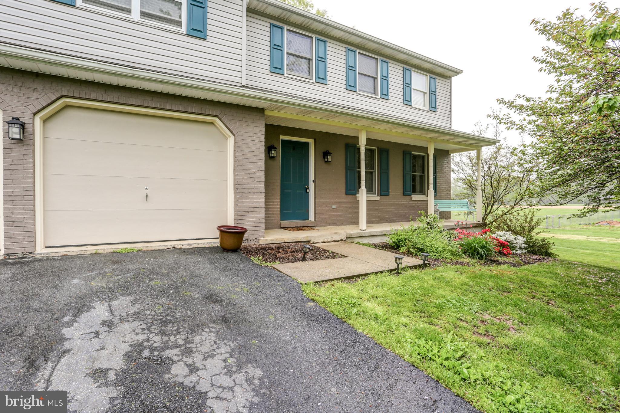 87 Governor Stable Road Elizabethtown, PA 17022 - Photo 2 of 38 Porch