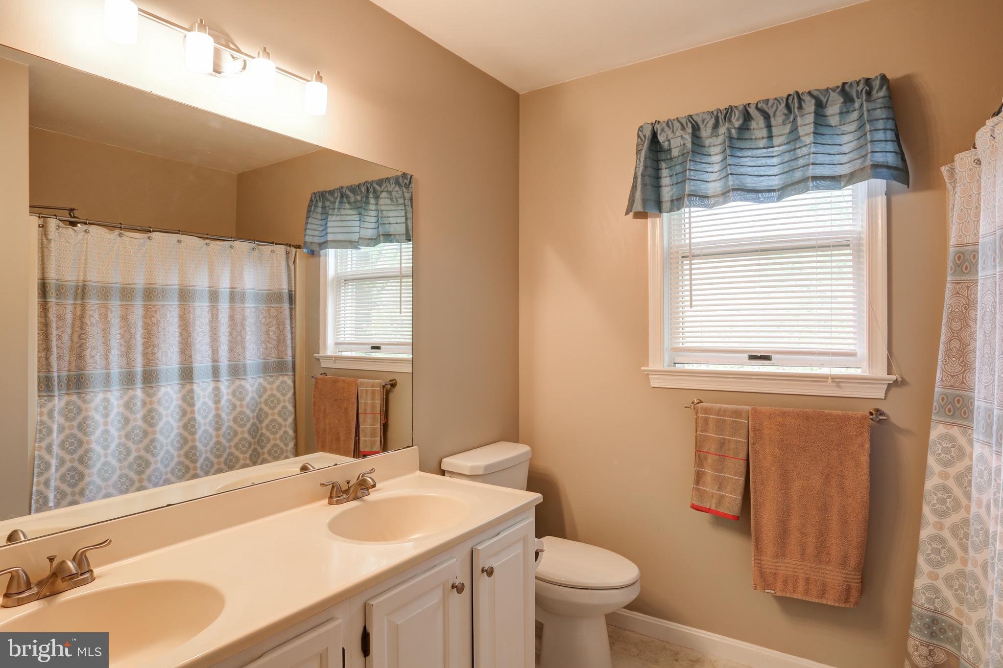 87 Governor Stable Road Elizabethtown, PA 17022 - Photo 30 of 38 2nd floor full bath