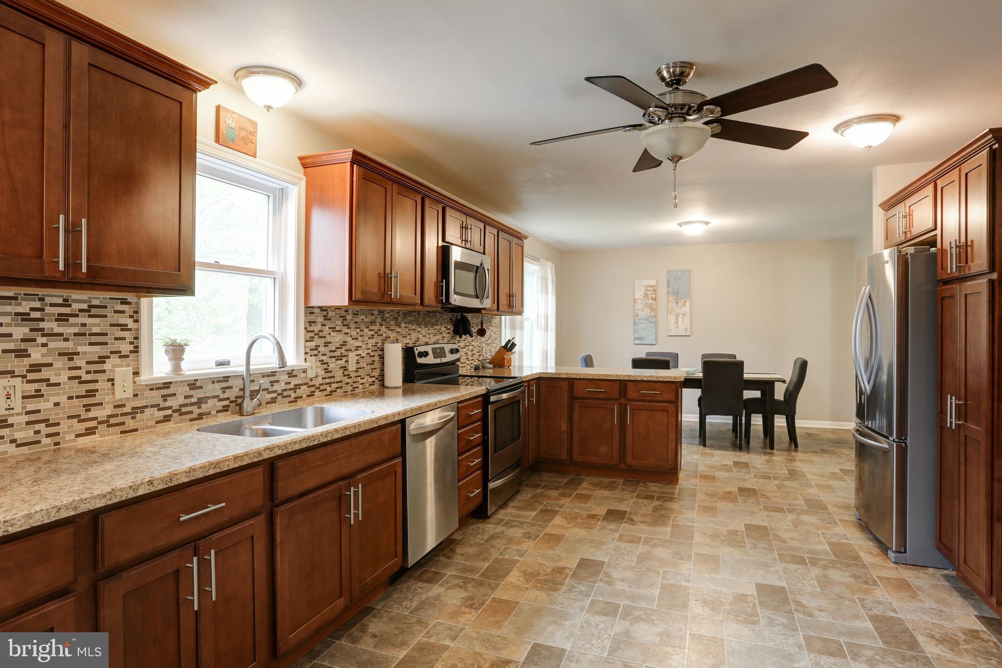 87 Governor Stable Road Elizabethtown, PA 17022 - Photo 4 of 38 Kitchen