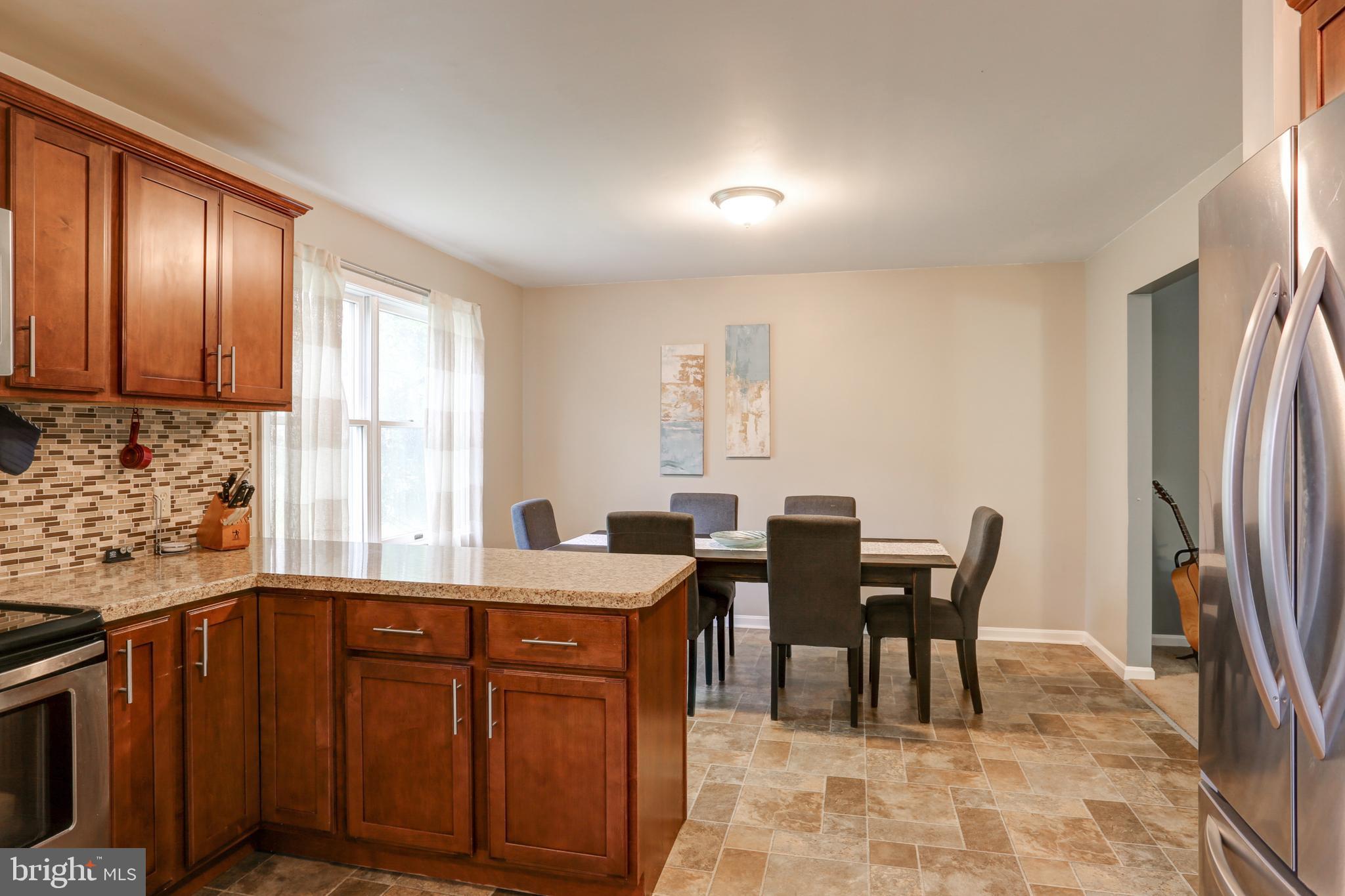 87 Governor Stable Road Elizabethtown, PA 17022 - Photo 9 of 38 dining room