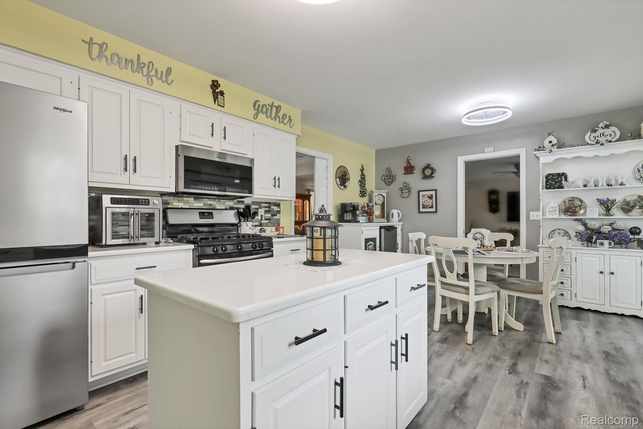 6070 Atlas Road Grand Blanc, MI 48439 - Photo 11 of 43 7.jpeg