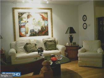 10722 Philcrest Road Philadelphia, PA 19154 - Photo 4 of 12 Living Room