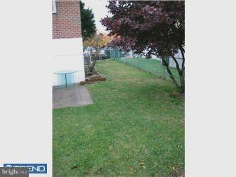 10722 Philcrest Road Philadelphia, PA 19154 - Photo 10 of 12 Exterior Side