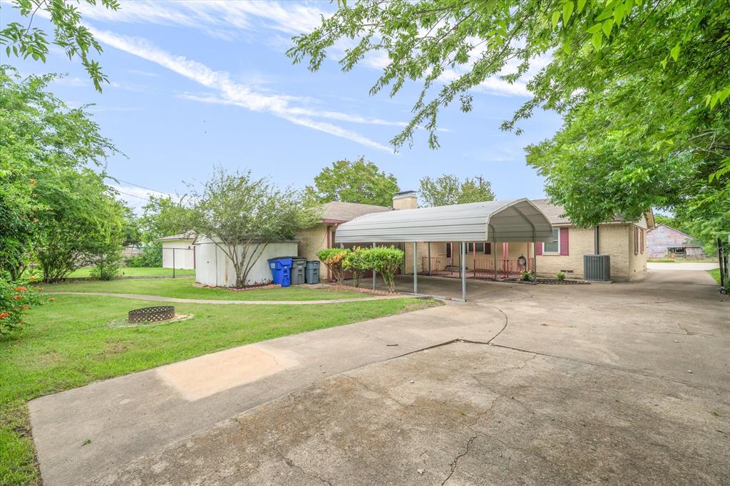 913 Pinson Road Forney, TX 75126 - Photo 18 of 19 Additional parking, attached to the back yard.