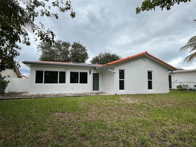 a view of a house with a yard