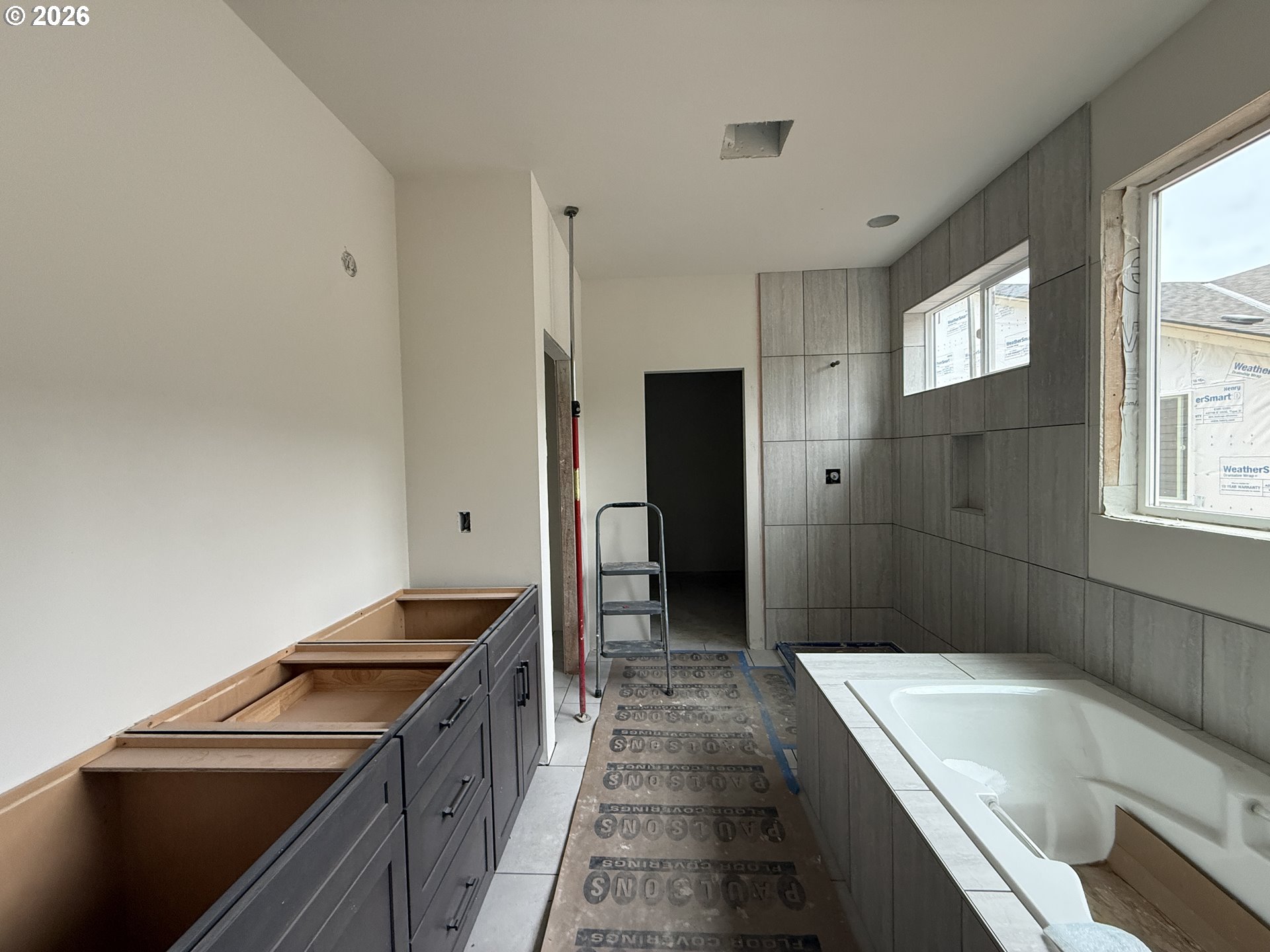 36940 Gooseberry Street Sandy, OR 97055 - Photo 8 of 11 Owner's Suite Bathroom
