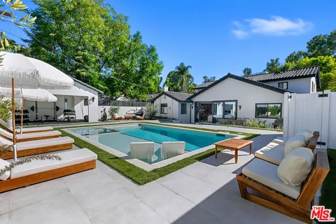 $2,895,000 | 22269 Avenue San Luis, Woodland Hills, CA 91364