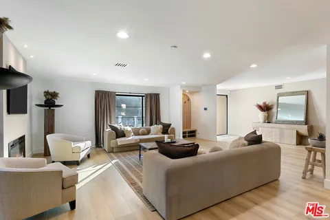 $2,895,000 | 22269 Avenue San Luis, Woodland Hills, CA 91364