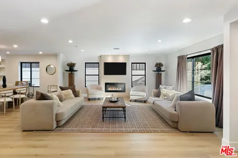 $2,895,000 | 22269 Avenue San Luis, Woodland Hills, CA 91364