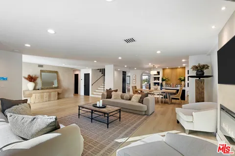 $2,895,000 | 22269 Avenue San Luis, Woodland Hills, CA 91364