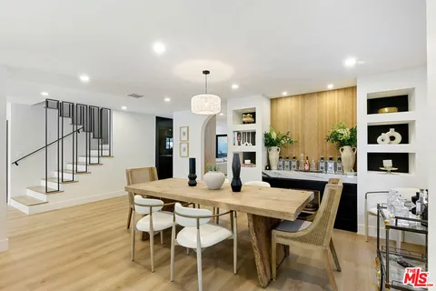 $2,895,000 | 22269 Avenue San Luis, Woodland Hills, CA 91364