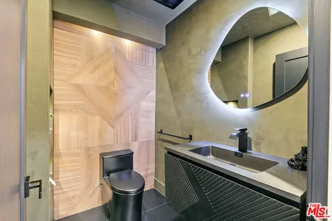 $2,895,000 | 22269 Avenue San Luis, Woodland Hills, CA 91364