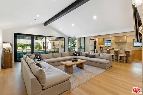 $2,895,000 | 22269 Avenue San Luis, Woodland Hills, CA 91364